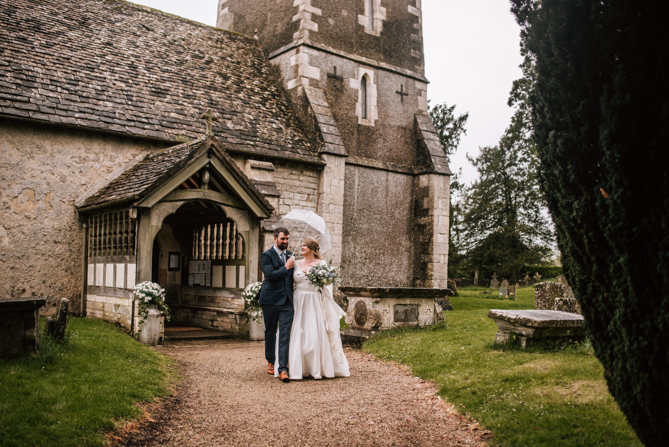 rain on wedding day. Gloucestershire wedding photographer